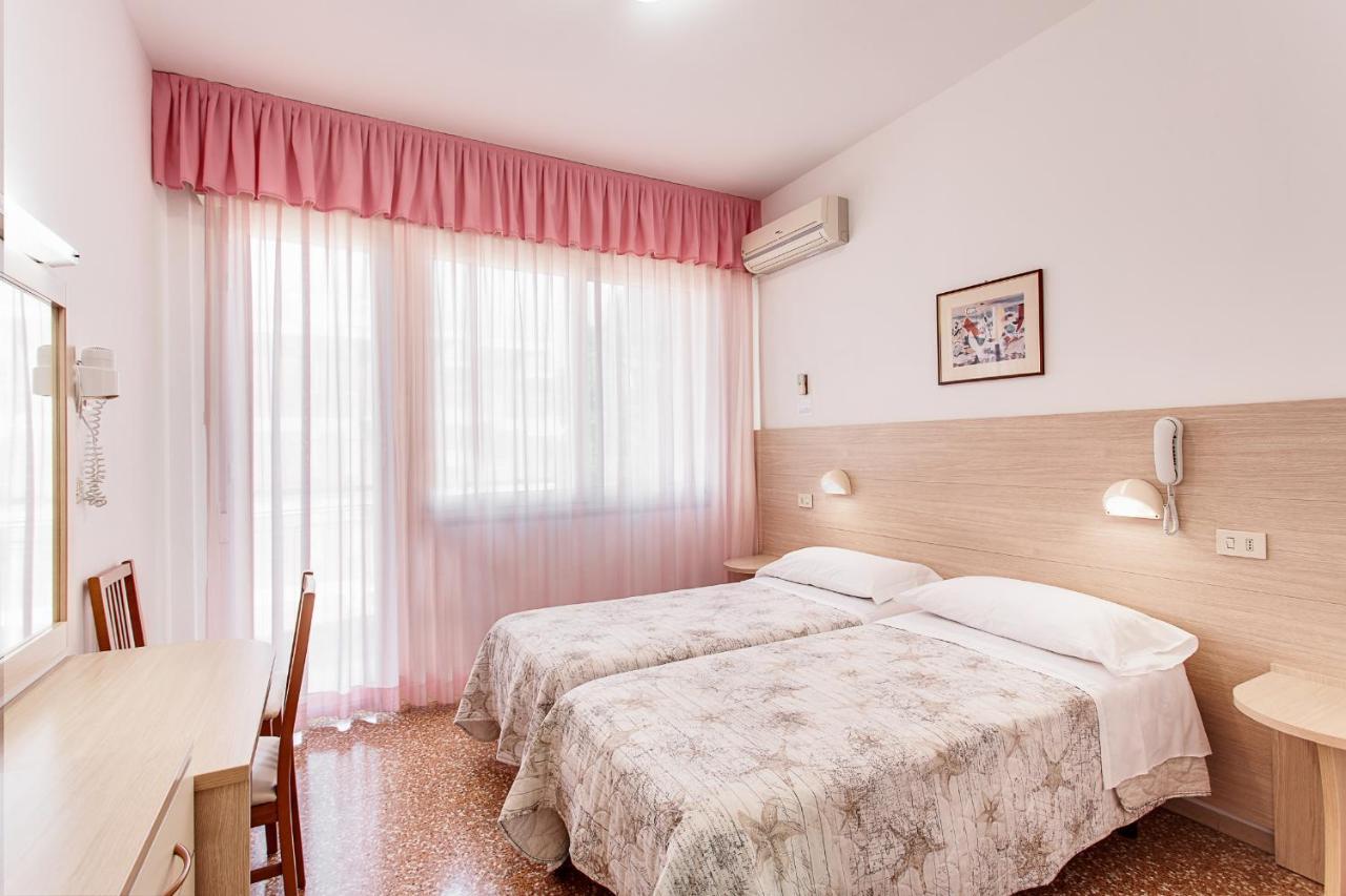 Hotel Silver Milano Marittima Exterior photo