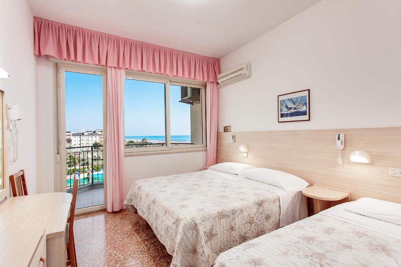 Hotel Silver Milano Marittima Exterior photo